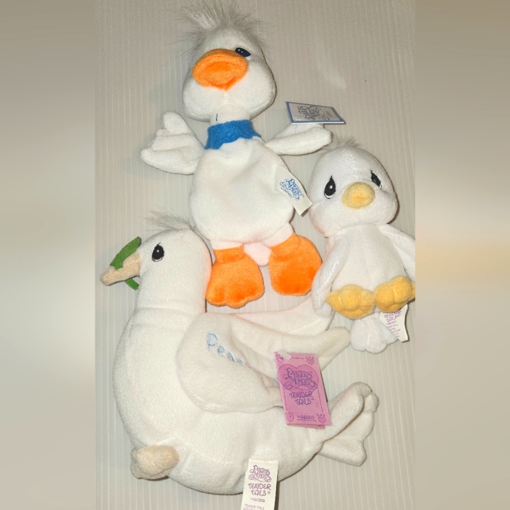Precious Moments Plush Bird with Orange and Blue Features (B1) - Picture 1 of 8